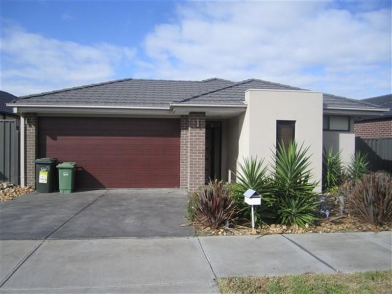 23 Black Range Avenue, Craigieburn VIC 3064