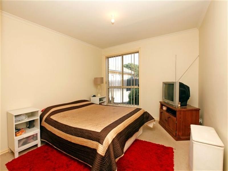 2/56 Cosmos Street, Glenroy VIC 3046