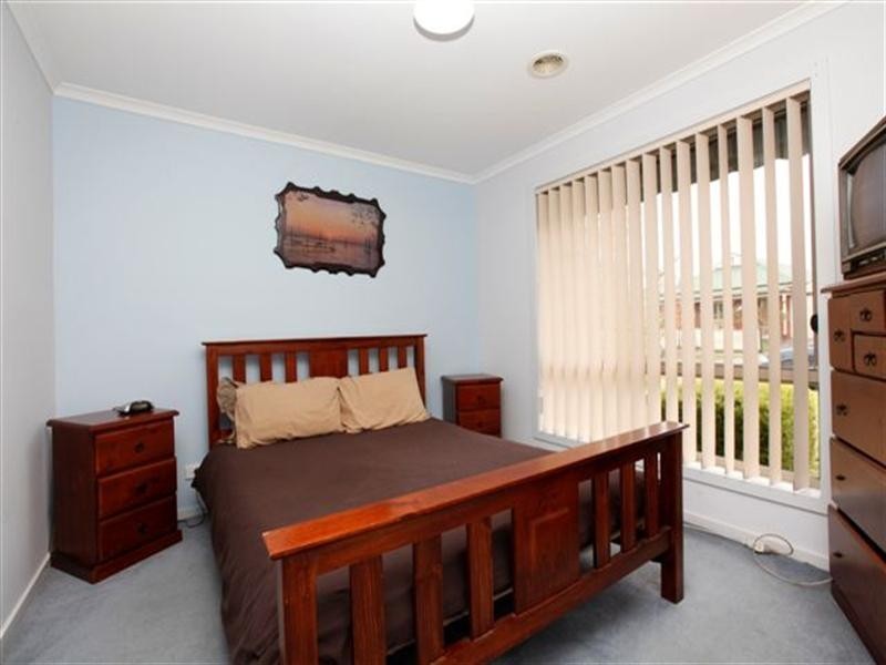 11 Waterford Avenue, Craigieburn VIC 3064