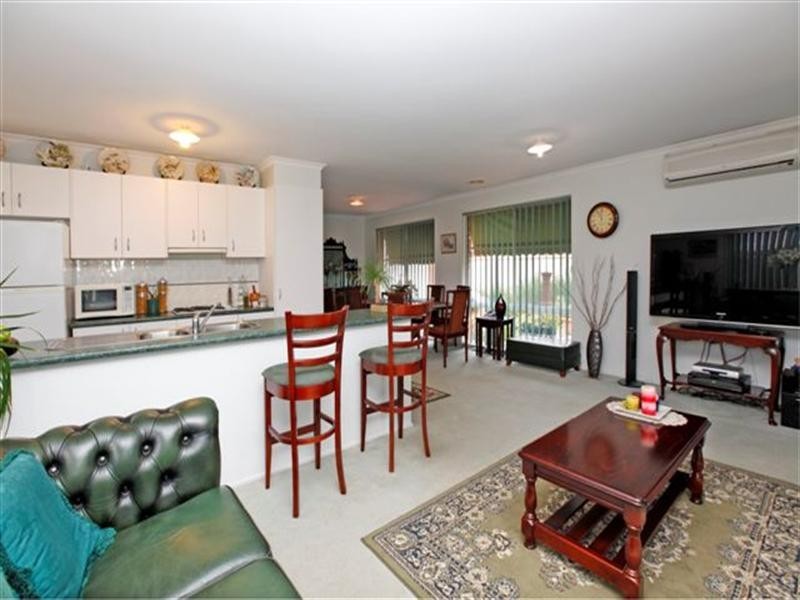 60 Mulberry Pass, Craigieburn VIC 3064