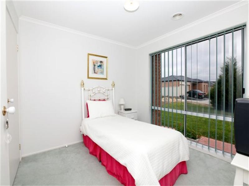 60 Mulberry Pass, Craigieburn VIC 3064