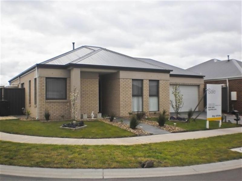 41 Kinglake Crescent, Craigieburn VIC 3064