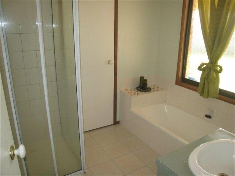 27 Banbury Crescent, Craigieburn VIC 3064