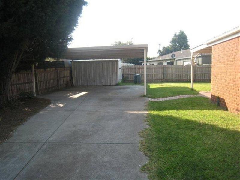 27 Banbury Crescent, Craigieburn VIC 3064