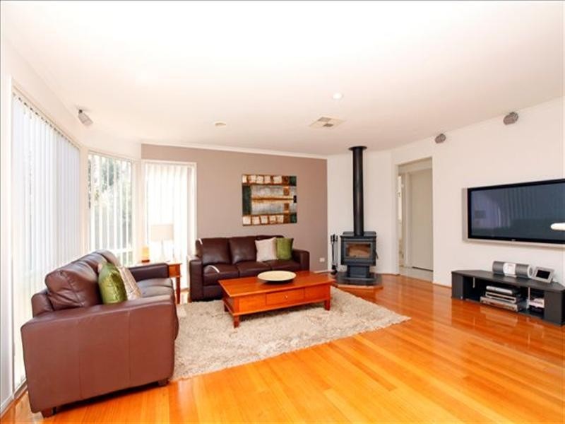 20 McNamara Avenue, Roxburgh Park VIC 3064