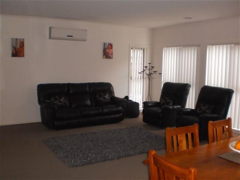 41 Kinglake Crescent, Craigieburn VIC 3064