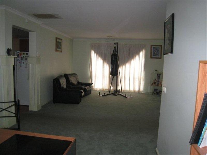 9 Mc Kenzie Crescent, Roxburgh Park VIC 3064