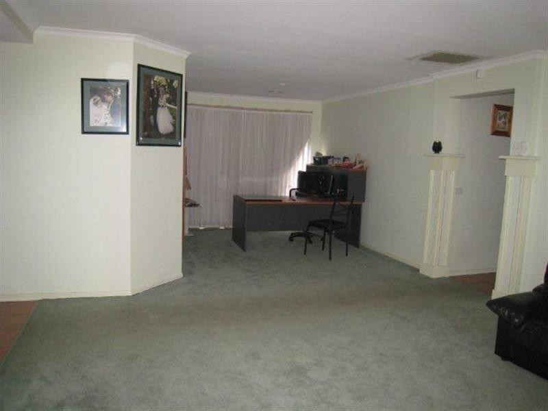 9 Mc Kenzie Crescent, Roxburgh Park VIC 3064