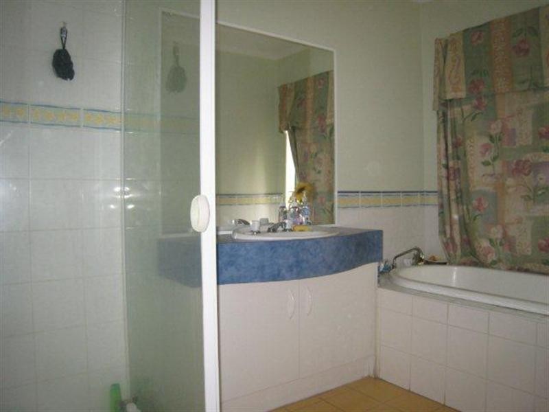 9 Mc Kenzie Crescent, Roxburgh Park VIC 3064