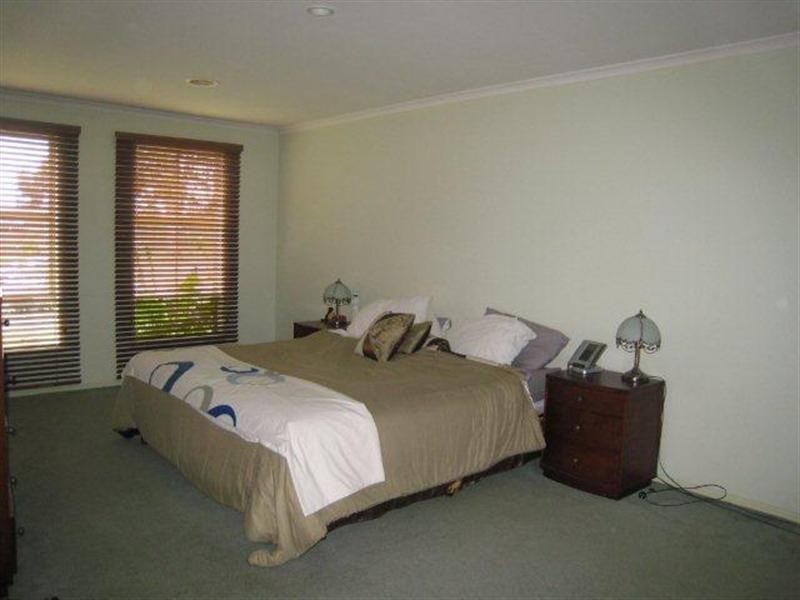 9 Mc Kenzie Crescent, Roxburgh Park VIC 3064