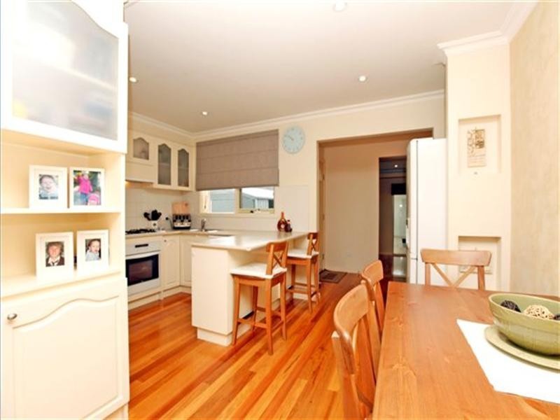 14 Dianne Avenue, Craigieburn VIC 3064