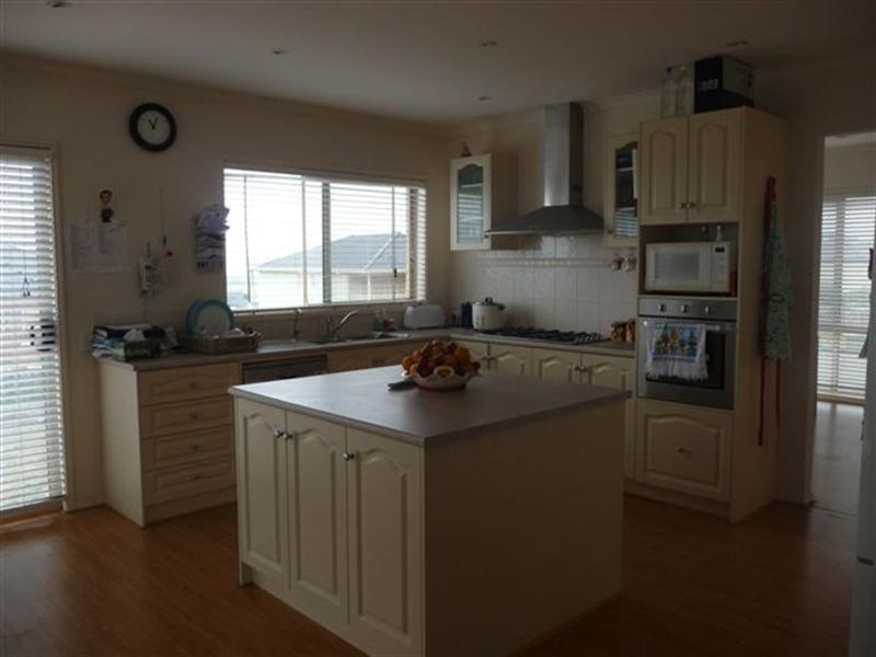 17 Parkside Rise, Craigieburn VIC 3064