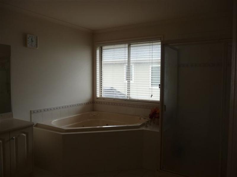 17 Parkside Rise, Craigieburn VIC 3064