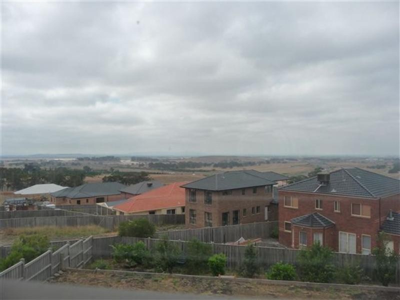 17 Parkside Rise, Craigieburn VIC 3064