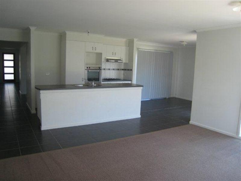 8 Eastwood Place, Craigieburn VIC 3064
