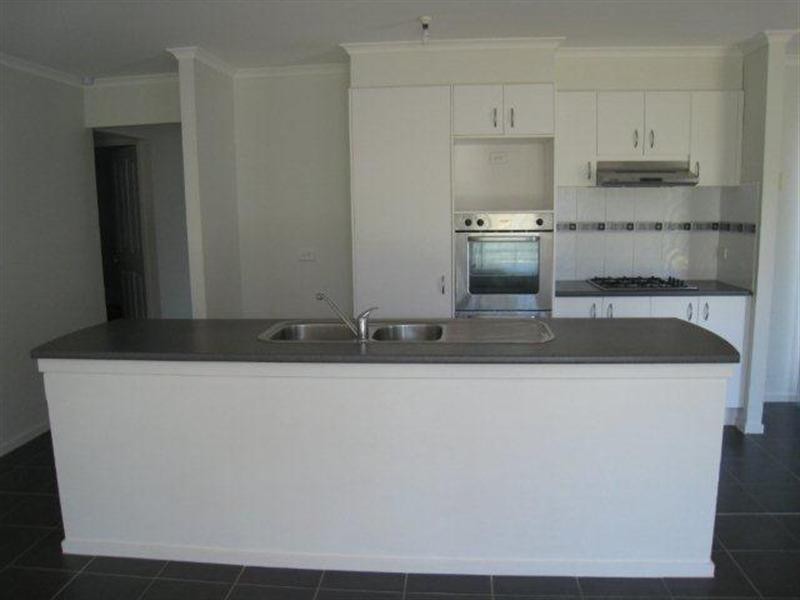 8 Eastwood Place, Craigieburn VIC 3064