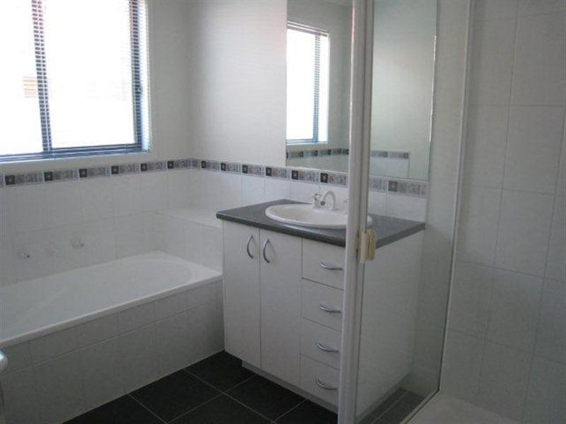8 Eastwood Place, Craigieburn VIC 3064