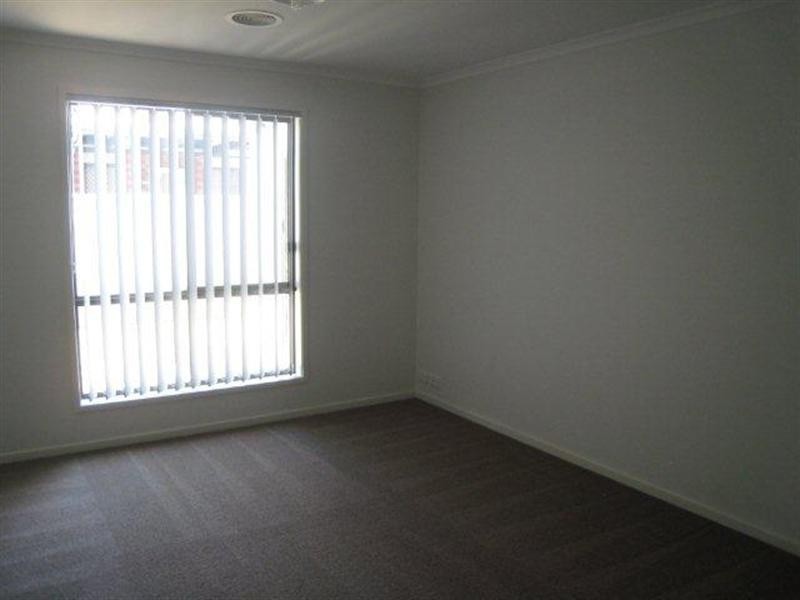 8 Eastwood Place, Craigieburn VIC 3064