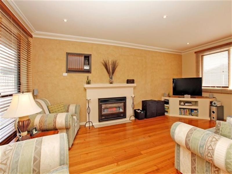 14 Dianne Avenue, Craigieburn VIC 3064