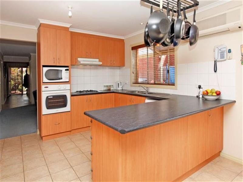 17 Merrivale Place, Roxburgh Park VIC 3064