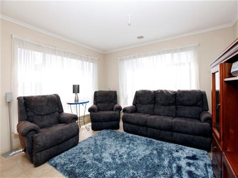 17 Merrivale Place, Roxburgh Park VIC 3064