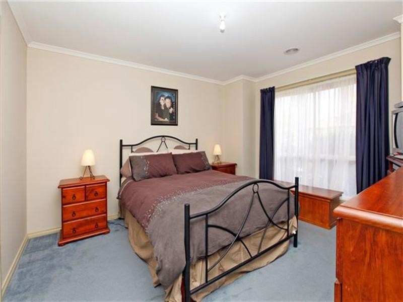 17 Merrivale Place, Roxburgh Park VIC 3064