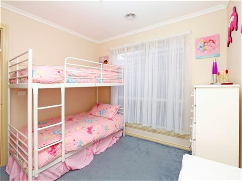 17 Merrivale Place, Roxburgh Park VIC 3064