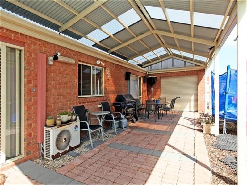 17 Merrivale Place, Roxburgh Park VIC 3064