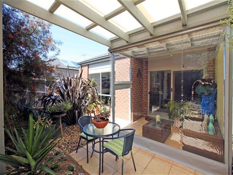 30 Hoxton Crescent, Craigieburn VIC 3064