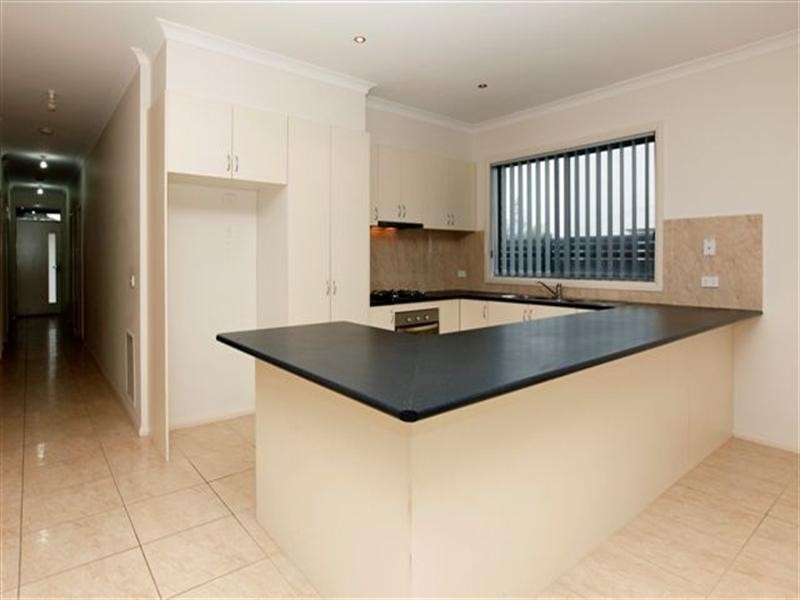 8 Waterway Street, Craigieburn VIC 3064