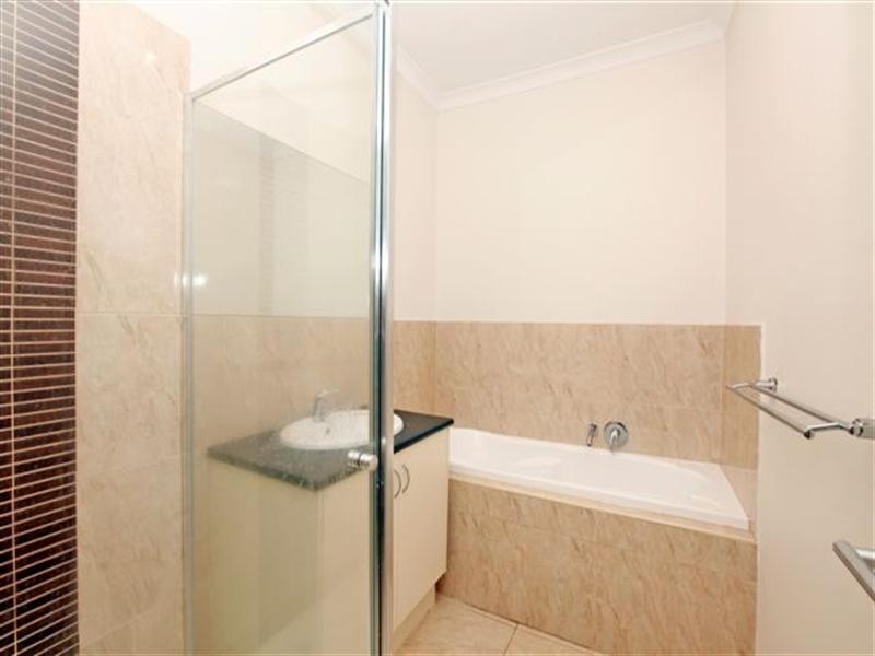 8 Waterway Street, Craigieburn VIC 3064