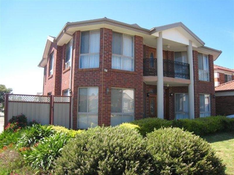 8 Hawker Avenue, Roxburgh Park VIC 3064
