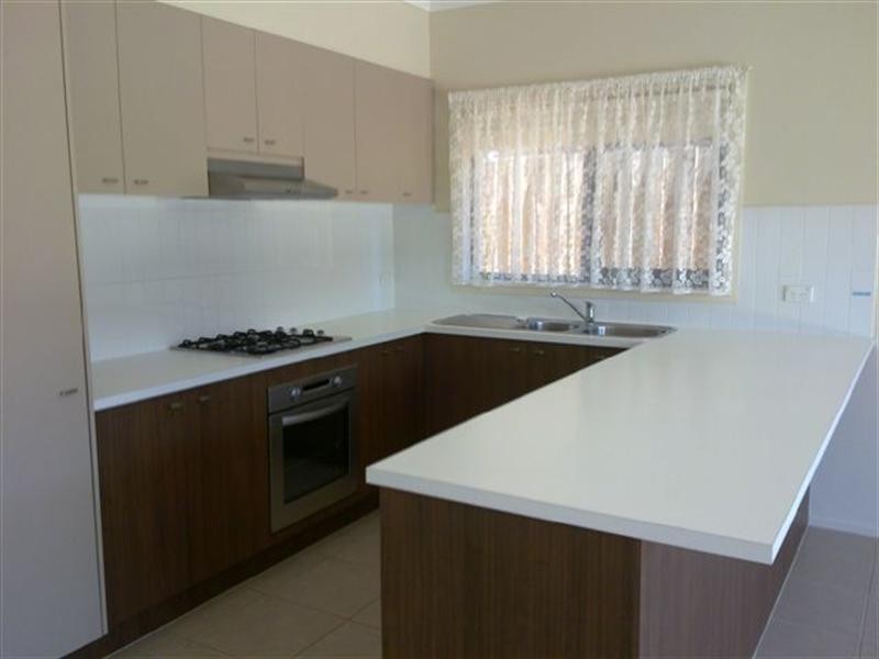 72 Hamilton Hume Parade, Craigieburn VIC 3064