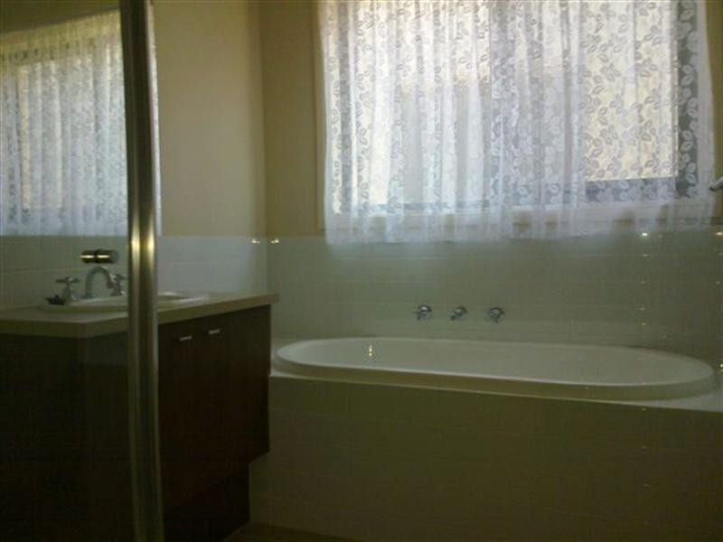 72 Hamilton Hume Parade, Craigieburn VIC 3064