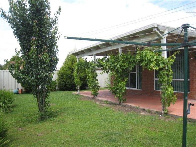 60 Mulberry Pass, Craigieburn VIC 3064