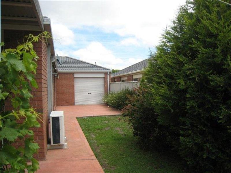 60 Mulberry Pass, Craigieburn VIC 3064