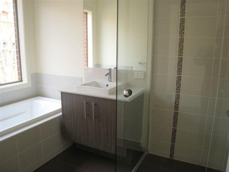 33 Fermont Avenue, Craigieburn VIC 3064