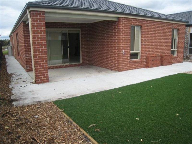 33 Fermont Avenue, Craigieburn VIC 3064