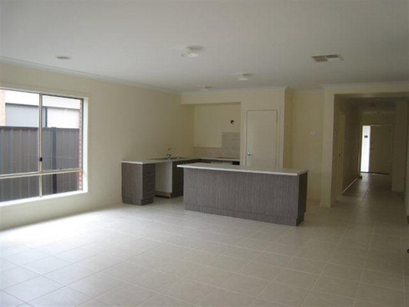 33 Fermont Avenue, Craigieburn VIC 3064