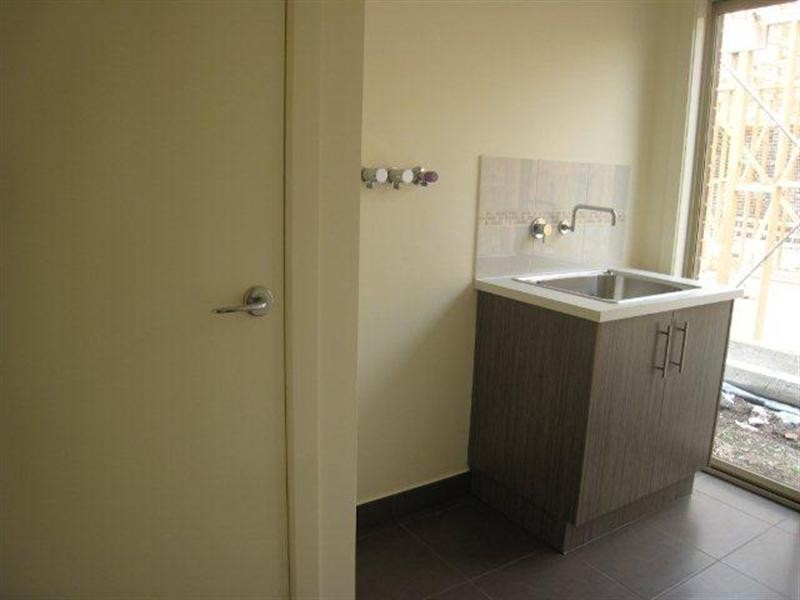 33 Fermont Avenue, Craigieburn VIC 3064