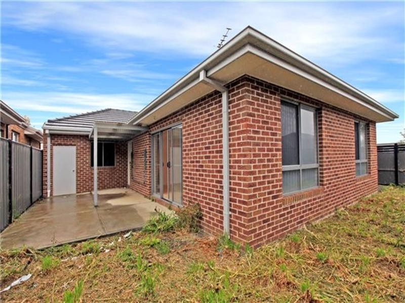 8 Waterway Street, Craigieburn VIC 3064