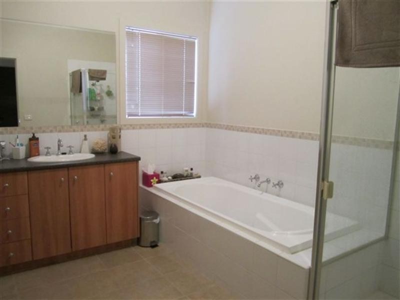27 The Garlands, Craigieburn VIC 3064