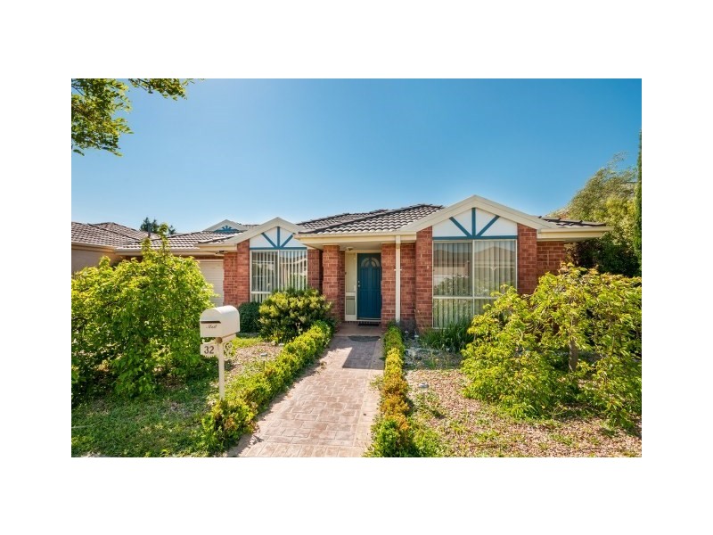 32 Cambridge Crescent, Roxburgh Park VIC 3064
