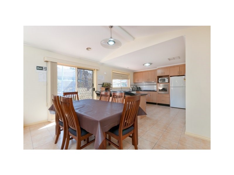 32 Cambridge Crescent, Roxburgh Park VIC 3064