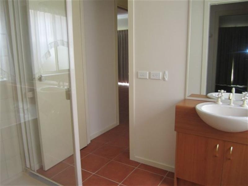 6 Larkwood Lane, Craigieburn VIC 3064