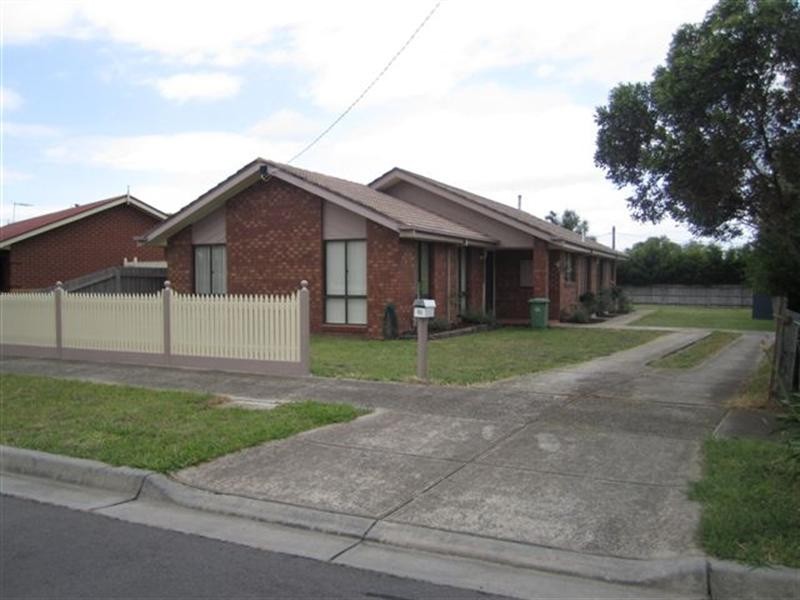 21 Manningtree Parade, Craigieburn VIC 3064