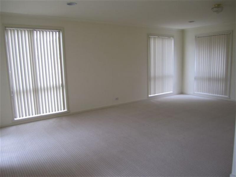 21 Manningtree Parade, Craigieburn VIC 3064