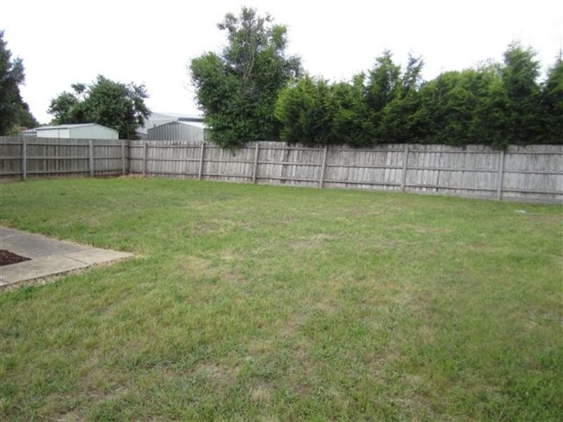 21 Manningtree Parade, Craigieburn VIC 3064