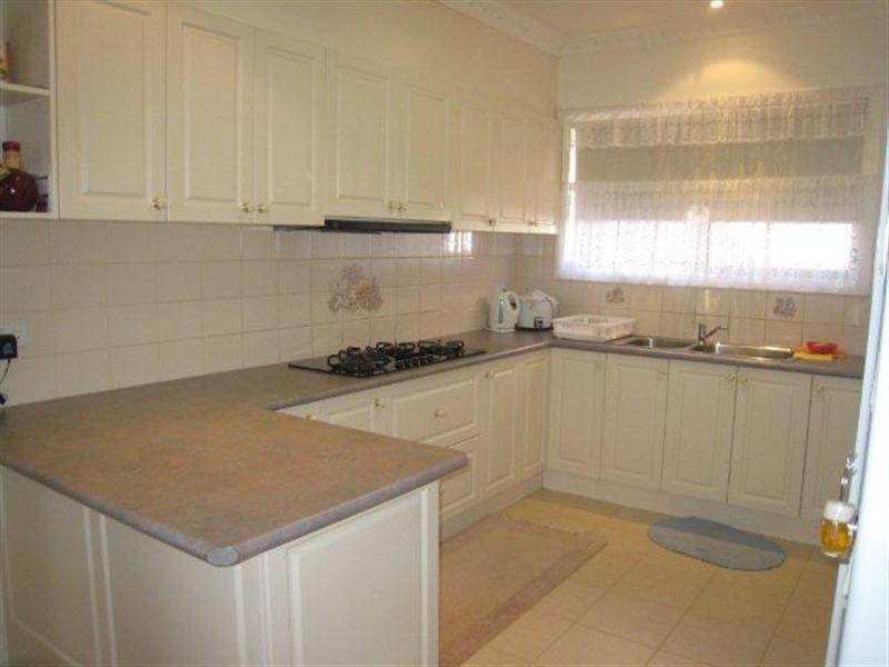 8 Hawker Avenue, Roxburgh Park VIC 3064