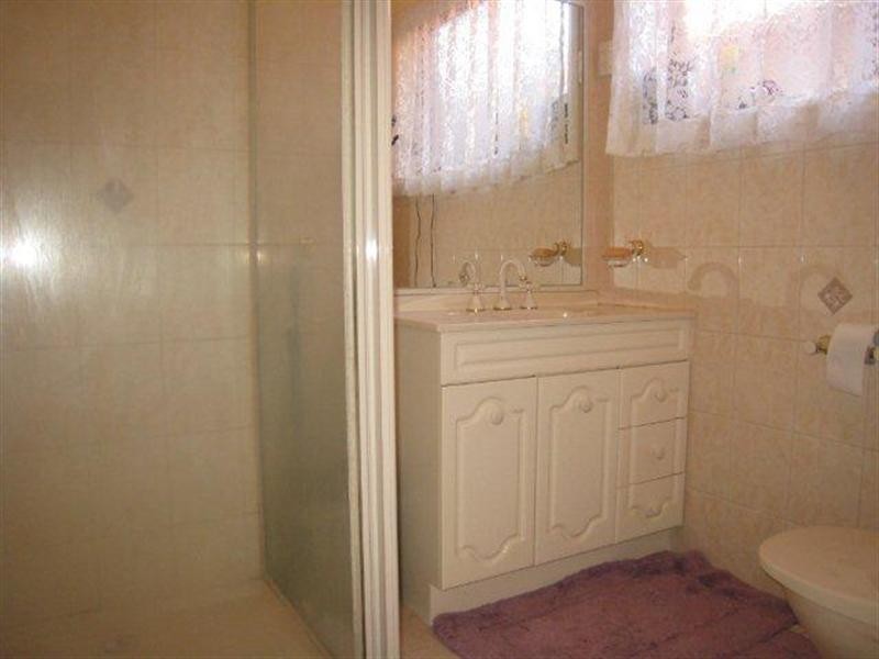 8 Hawker Avenue, Roxburgh Park VIC 3064